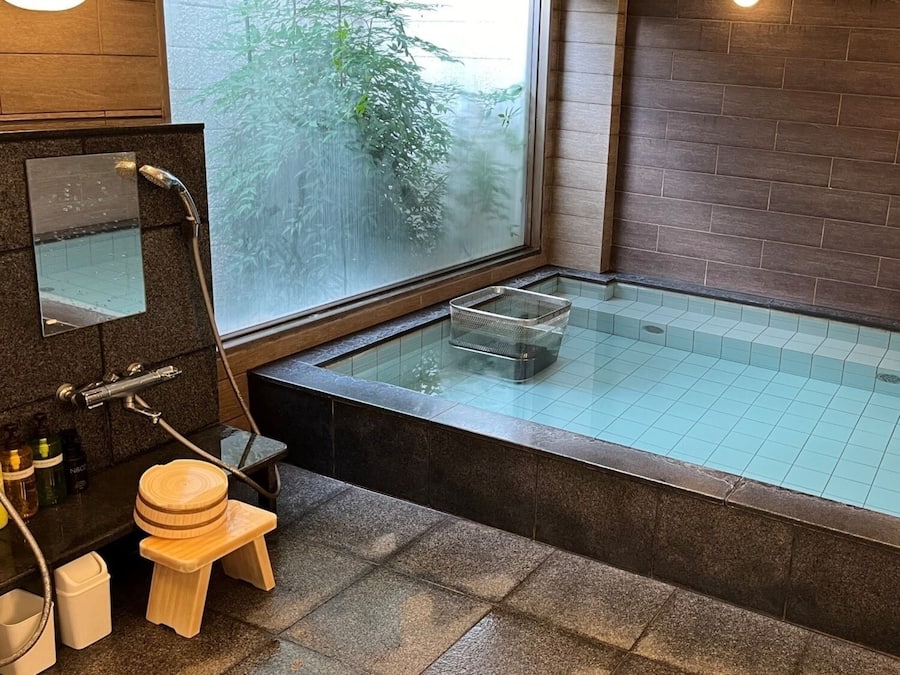 Room (X) | Public bath