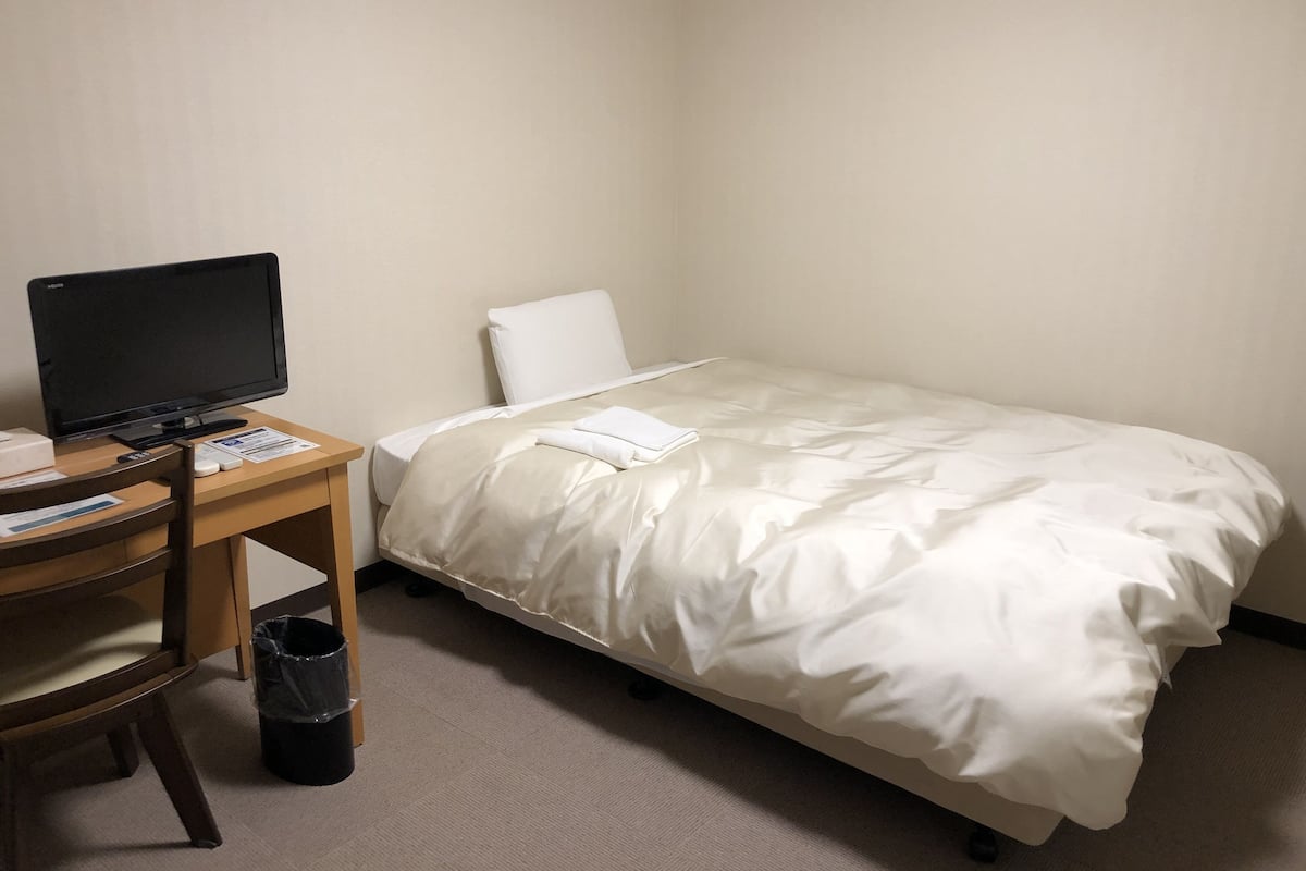Desk, free WiFi, bed sheets