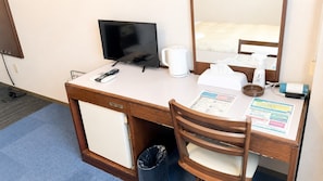 Bureau, accès au Wi-Fi (inclus), literie fournie