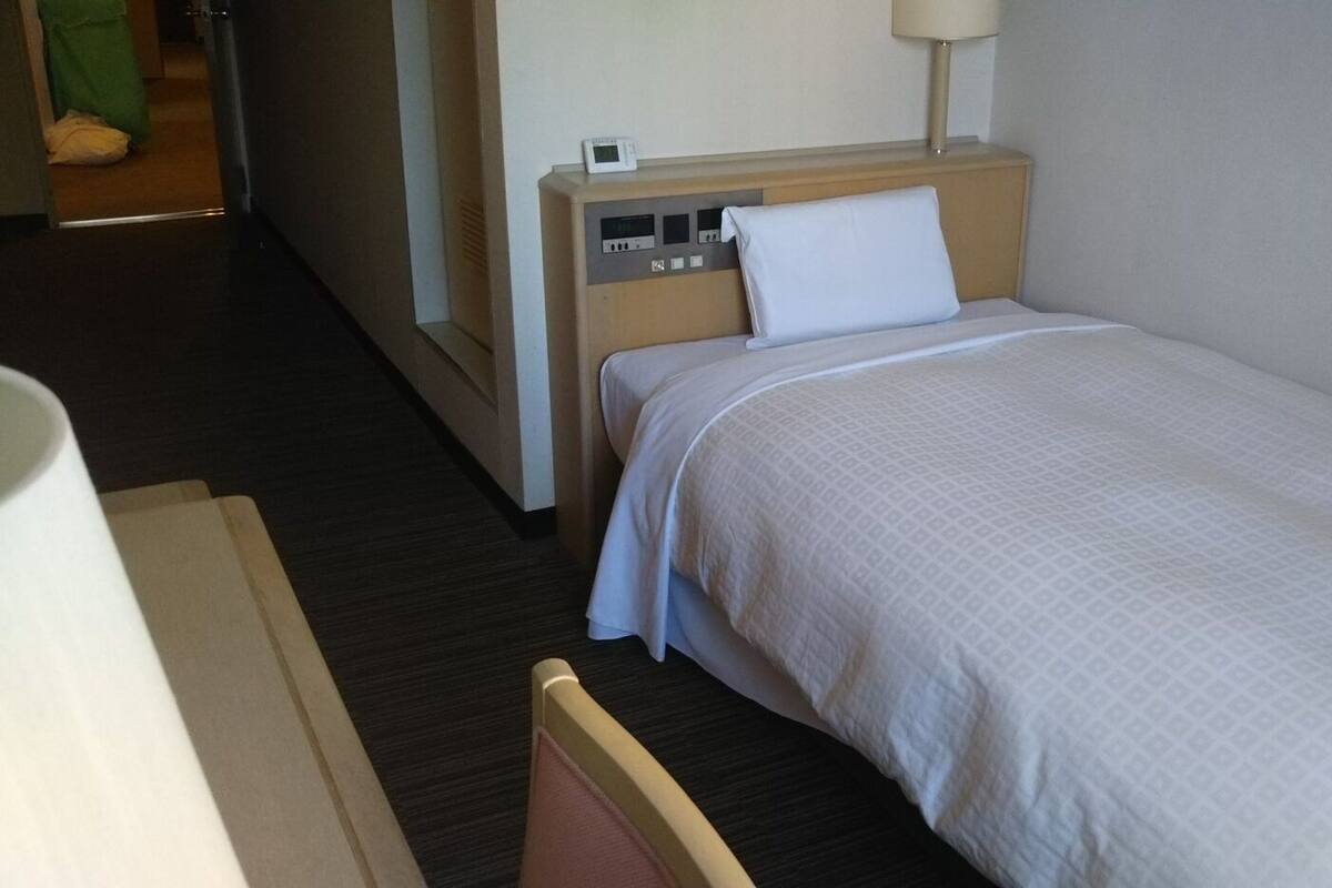Wi-Fi de cortesia, roupa de cama