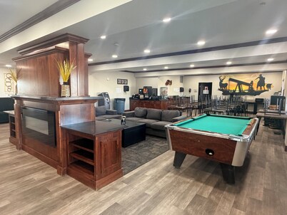 Black Gold Suites Stanley