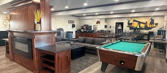 Black Gold Suites Stanley