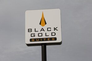 Exterior - Black Gold Suites Stanley (Stanley)