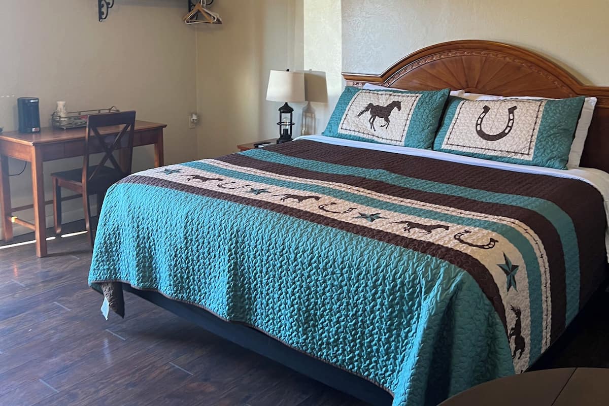 Habitación, 1 cama King size | Wifi gratis y ropa de cama