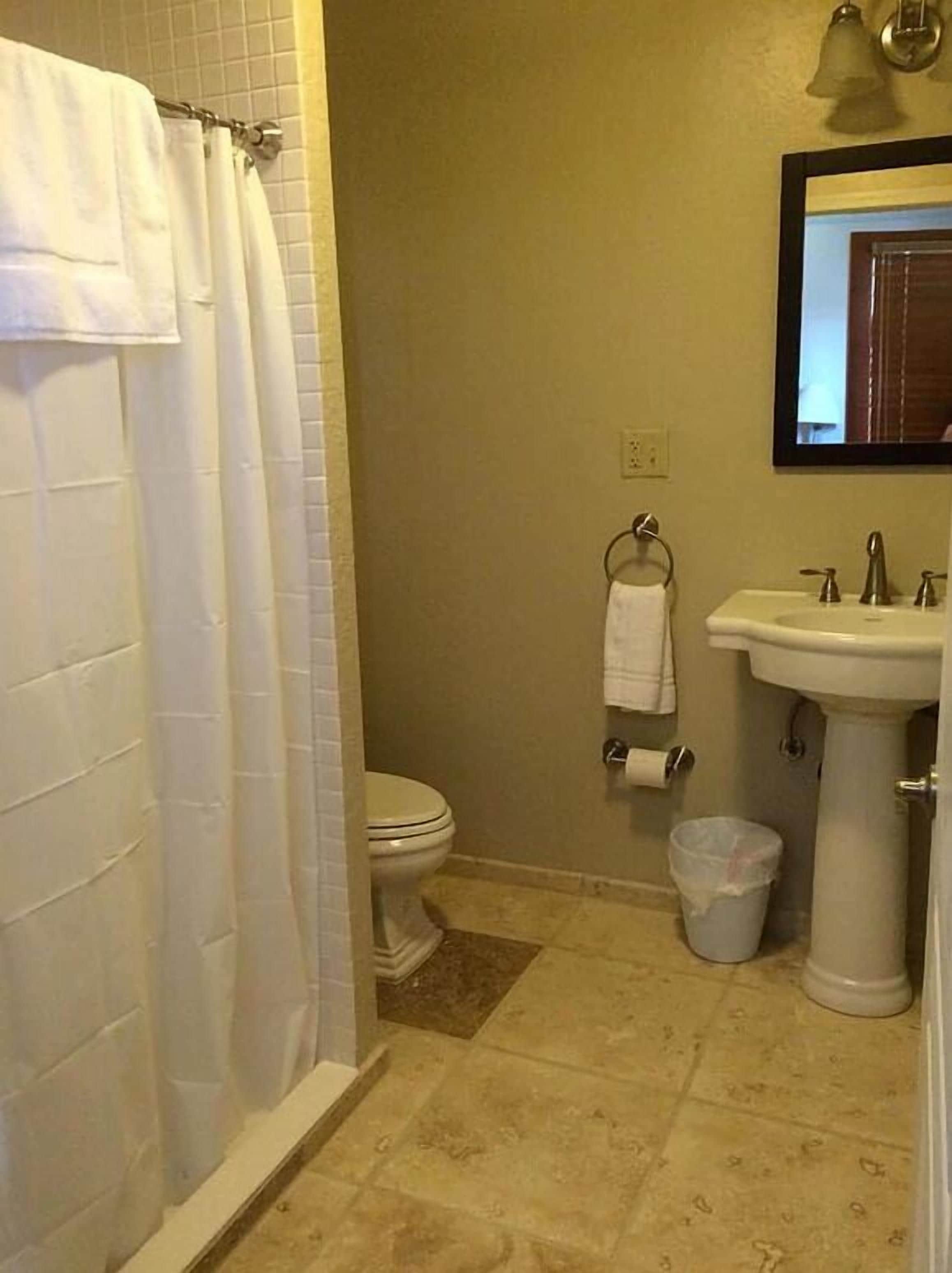 King Room | Bathroom
