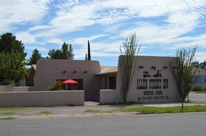 Exterior - Allen Street Inn (Tombstone)
