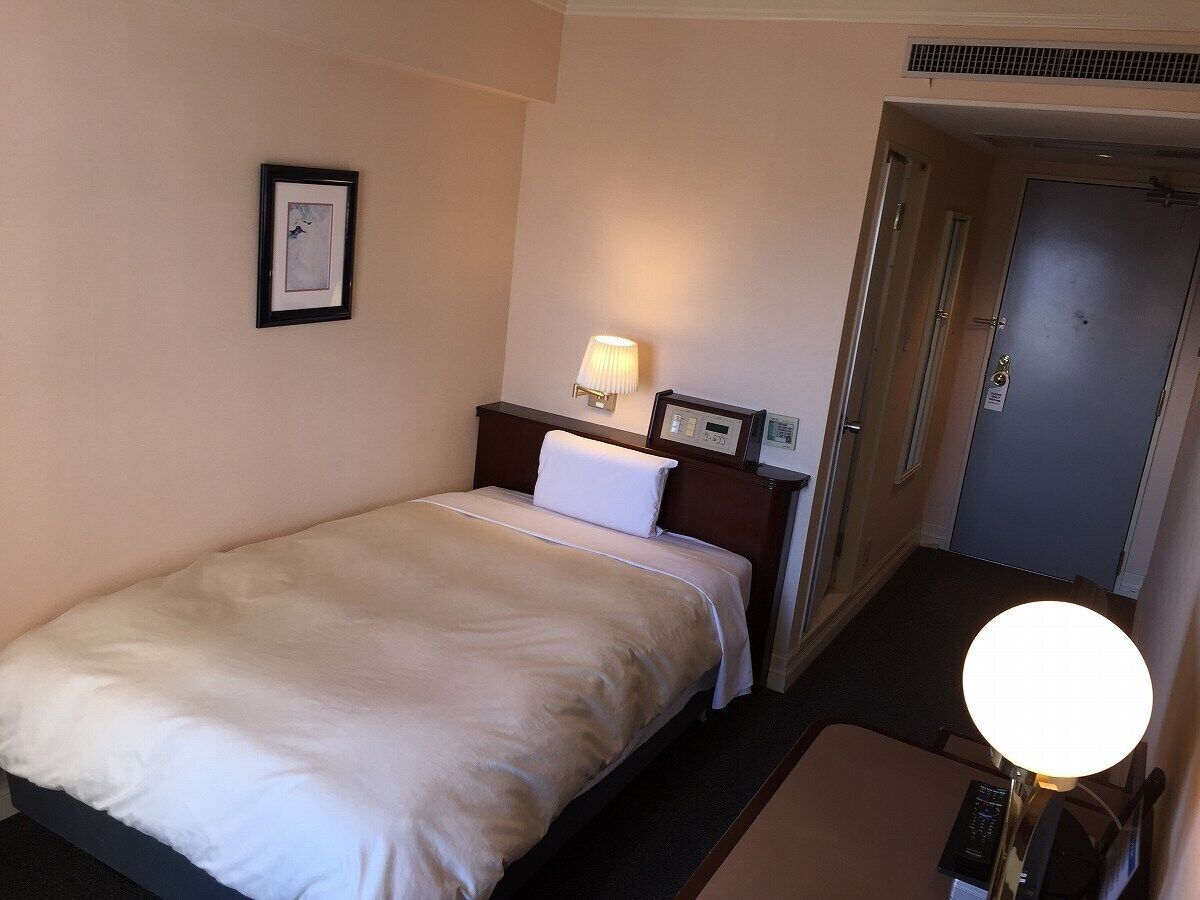 Premium bedding, down comforters, desk, laptop workspace