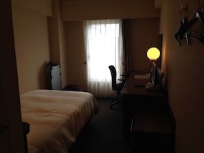Deluxe Single Room, Non Smoking | Premium bedding, down comforters, desk, laptop workspace