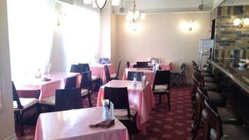 Tägliches inbegriffenes Frühstücksbuffet