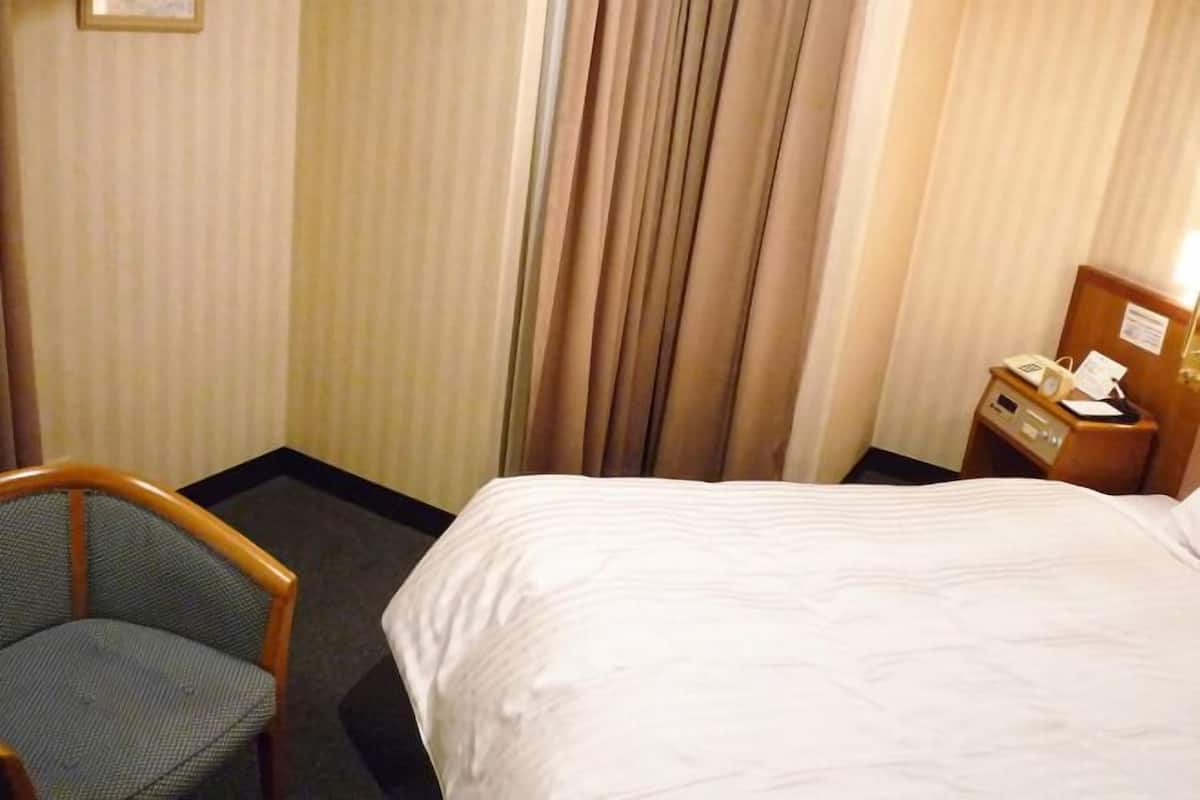 Desk, blackout drapes, iron/ironing board, free WiFi