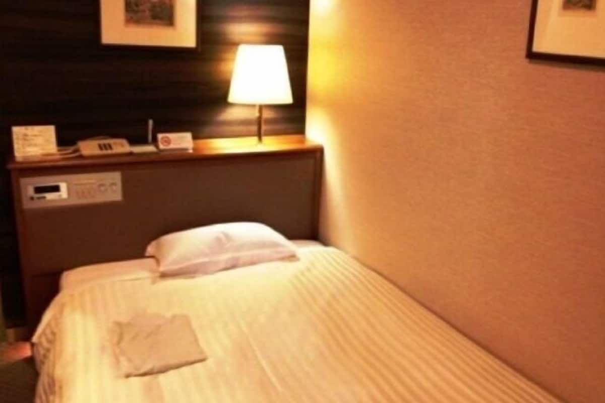 Desk, blackout drapes, iron/ironing board, free WiFi