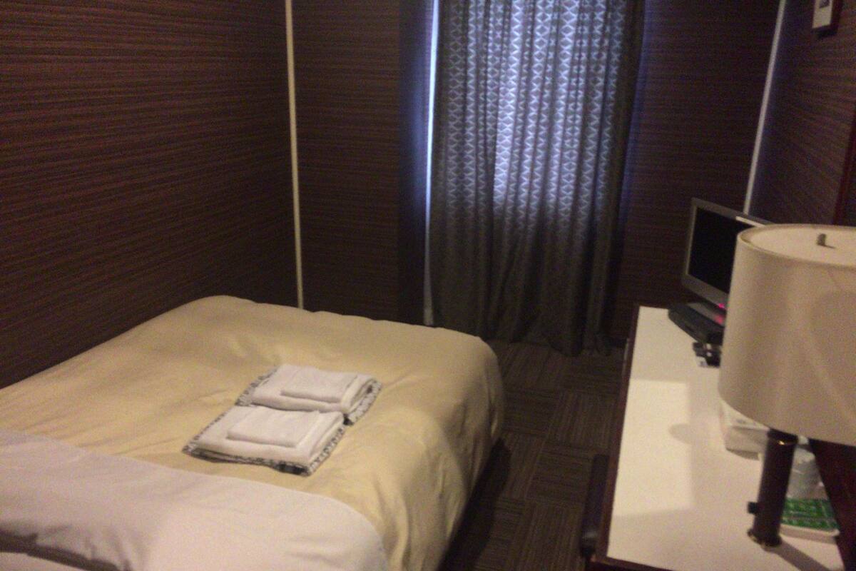 Desk, free WiFi, bed sheets