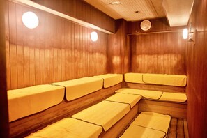 A sauna with wooden walls and benches, a clock, and a ceiling light. - Palcall Tsumagoi Resort (Tsumagoi)