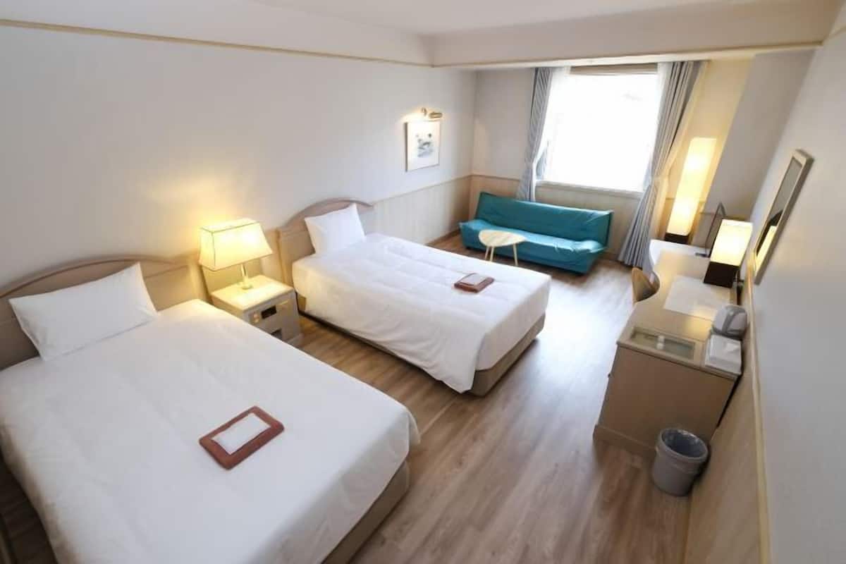 Hochwertige Bettwaren, Zimmersafe, Bettwäsche