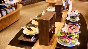Daily buffet breakfast (JPY 1700 per person)