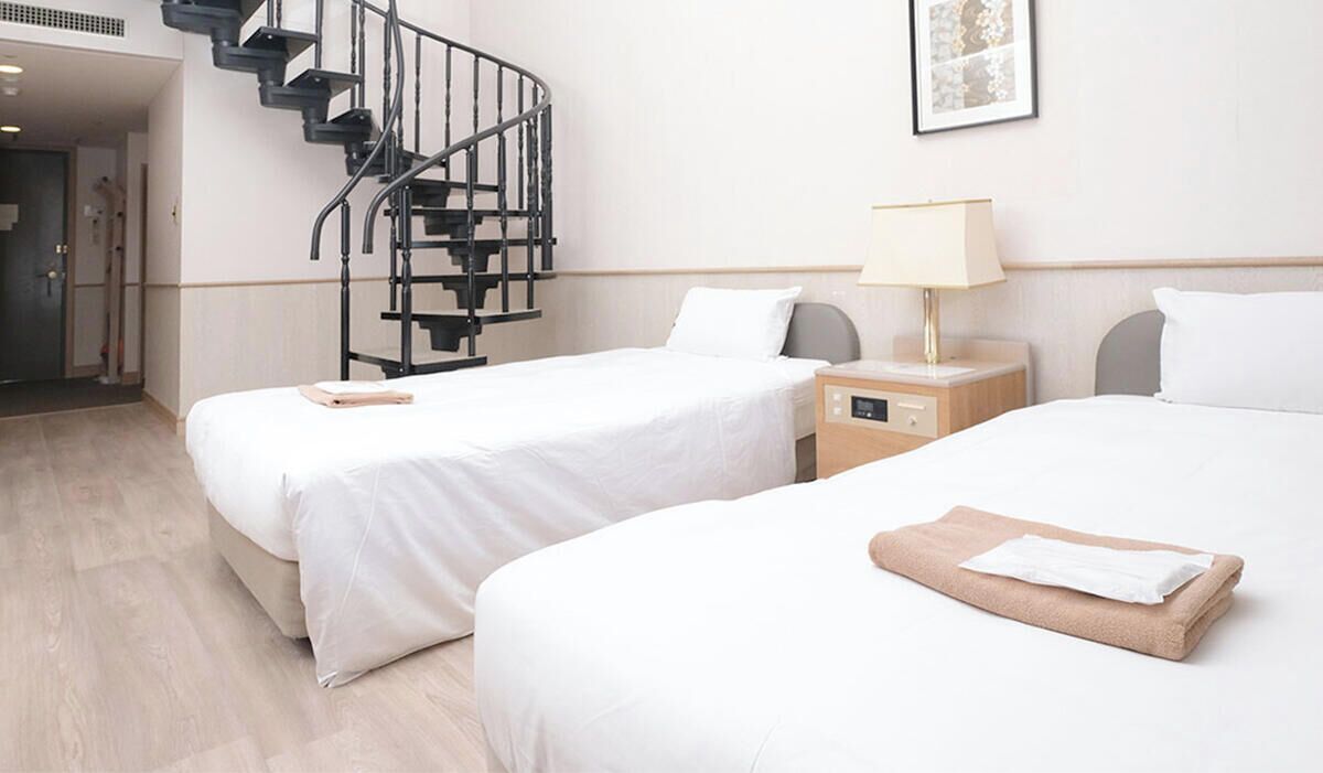 Hochwertige Bettwaren, Zimmersafe, Bettwäsche