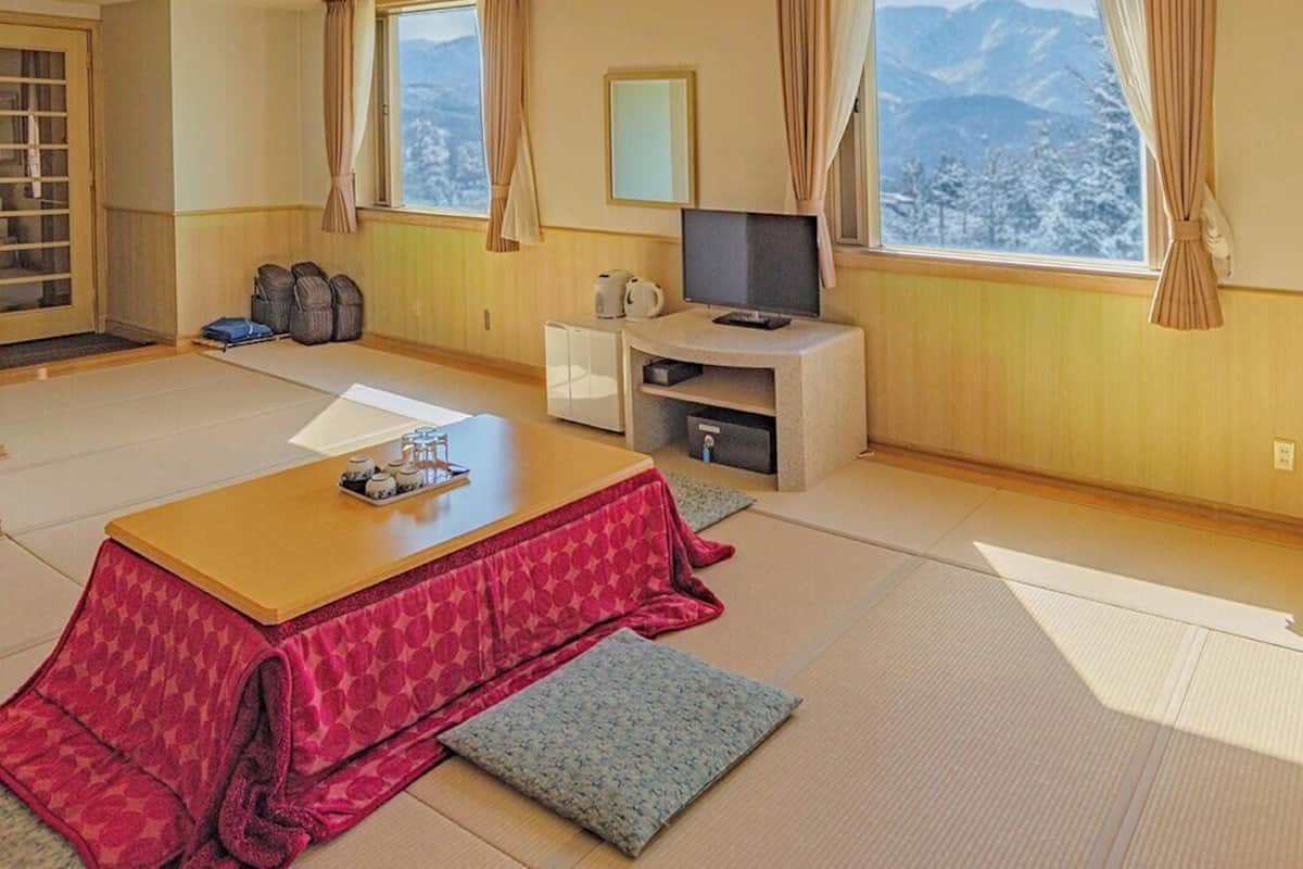 Japanese Room | Ropa de cama de alta calidad y caja de seguridad en la habitación