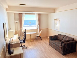 Kahden hengen huone | Ylelliset vuodevaatteet, tallelokero huoneessa, vuodevaatteet