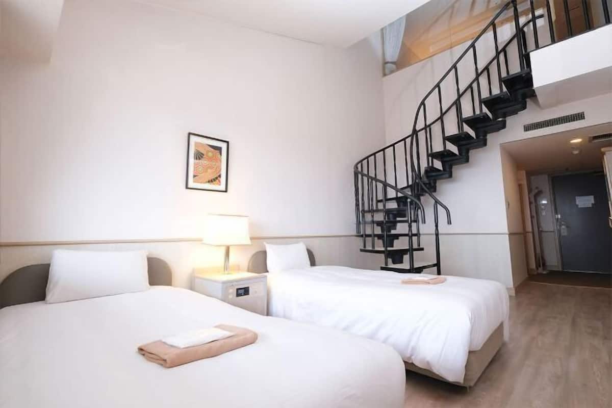 Hochwertige Bettwaren, Zimmersafe, Bettwäsche