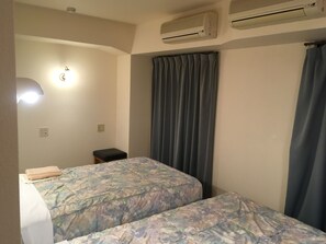 Desk, free WiFi, bed sheets - Hotel Crown Hills Oita (Oita)