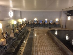 Indoor spa tub