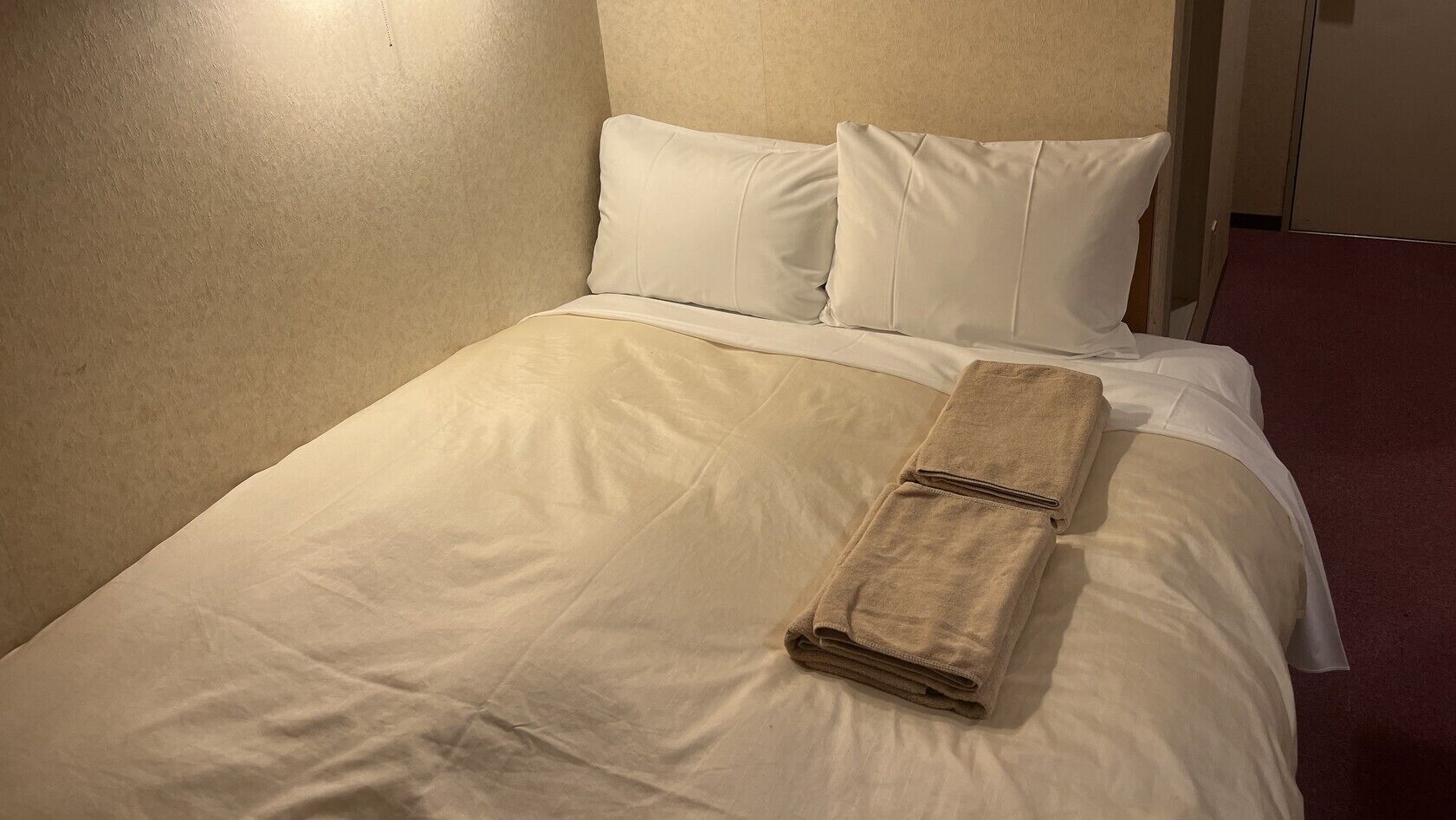 Desk, free WiFi, bed sheets