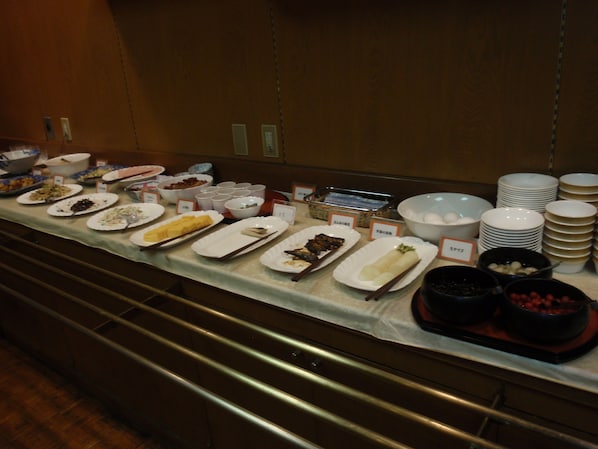 Daily buffet breakfast for a fee