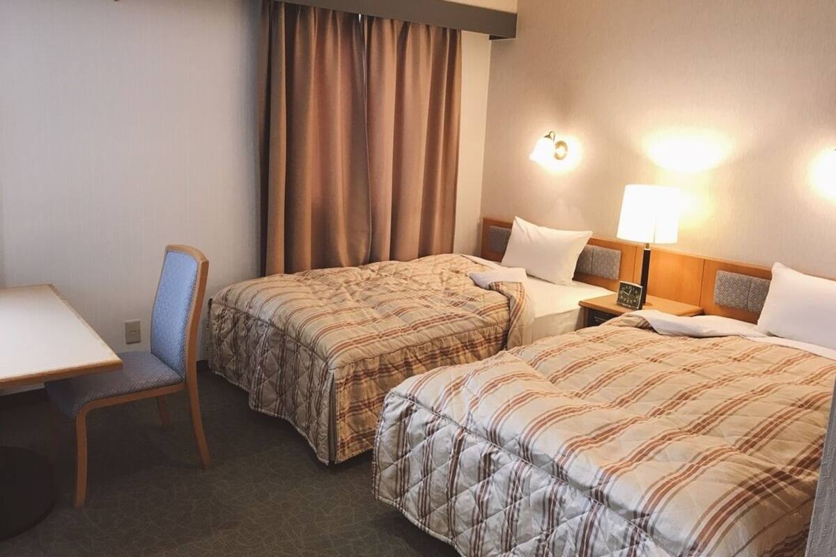 Cortinas blackout, acesso grátis à internet com fio, roupa de cama