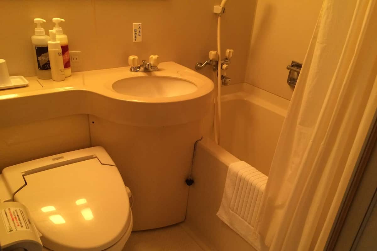 Ensemble douche/baignoire, baignoire relaxante profonde, sèche-cheveux