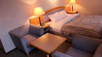 Rideaux occultants, Internet gratuit par câble, draps fournis