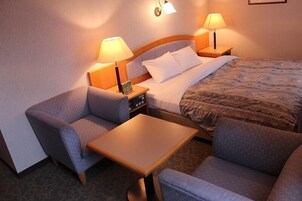 Blackout drapes, free wired internet, bed sheets
