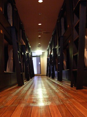 Interior - Resort Capsule Sakuragicho (Yokohama)