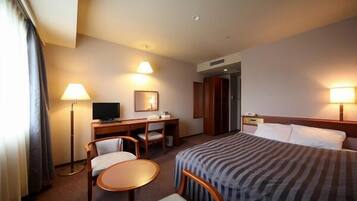 Desk, free WiFi, bed sheets