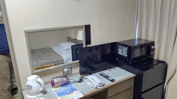 書桌、免費無線上網、床單