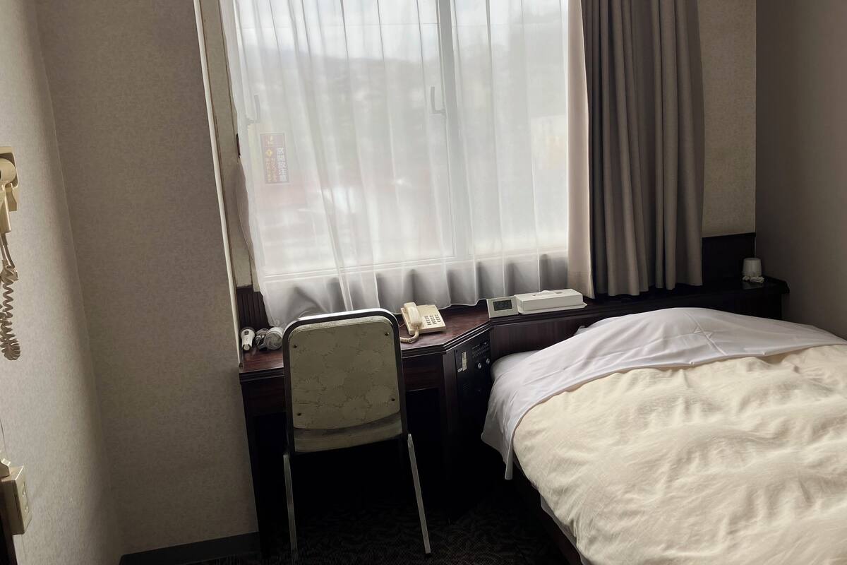 Single Room, Smoking