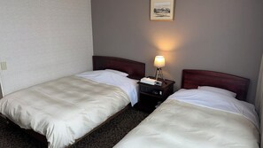 Twin Room, Smoking | Desk, iron/ironing board, free WiFi, bed sheets - Hotel CROWN HILLS MIYOSHI (Miyoshi)