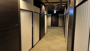 A corridor with closed doors, carpeted flooring, and a ceiling with exposed beams and lighting fixtures. - Hotel CROWN HILLS MIYOSHI (Miyoshi)
