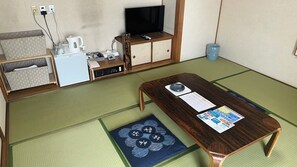 Traditional Room | Desk, iron/ironing board, free WiFi, bed sheets - Hotel CROWN HILLS MIYOSHI (Miyoshi)