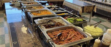 Daily buffet breakfast for a fee