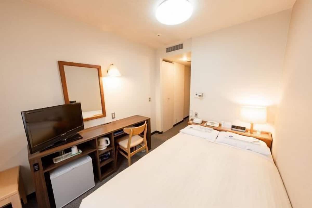 Desk, iron/ironing board, cots/infant beds, free WiFi