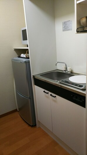 Luxury Room, Non Smoking (1 double bed + 2 futons) | Private kitchen | Freezer - New Central Hotel Katsuta (Hitachinaka)