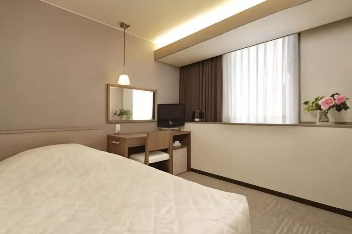 Escrivaninha, Wi-Fi de cortesia, roupa de cama