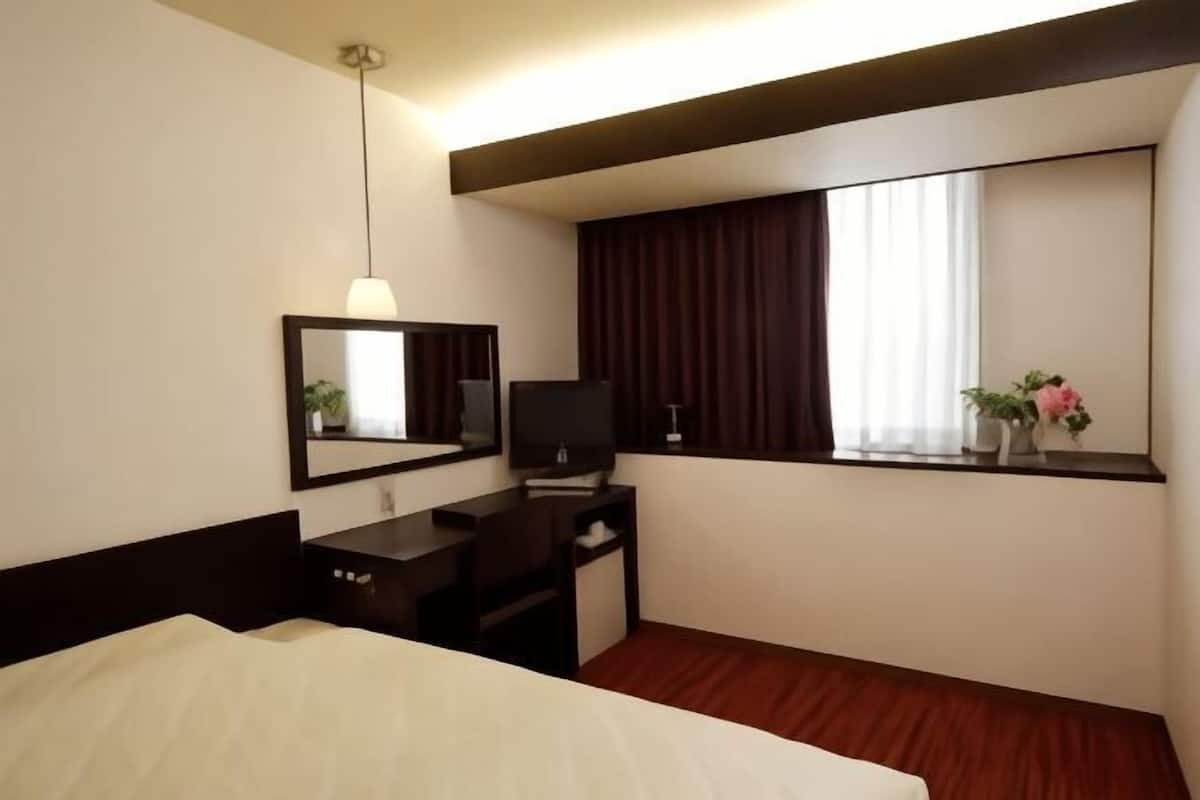 Escrivaninha, Wi-Fi de cortesia, roupa de cama