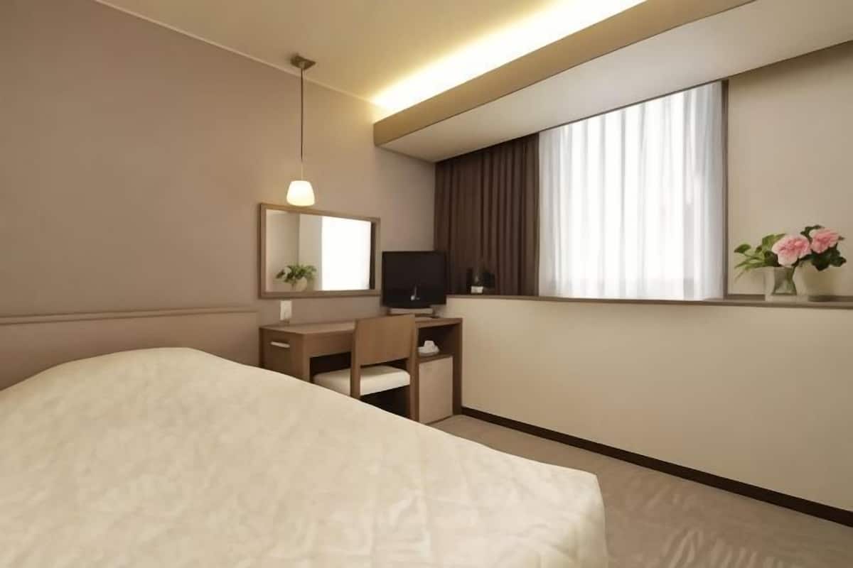 Escrivaninha, Wi-Fi de cortesia, roupa de cama