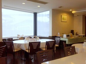 Frühstück (600 JPY pro Person)