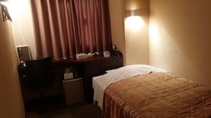 Chambre Simple Standard, fumeurs | Couette en duvet d'oie, bureau, rideaux occultants