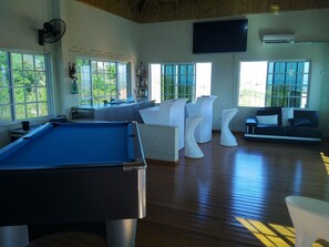 Sports bar - Negril Sky Blue Resorts (Negril)