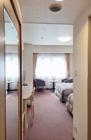 Desk, free WiFi, bed sheets