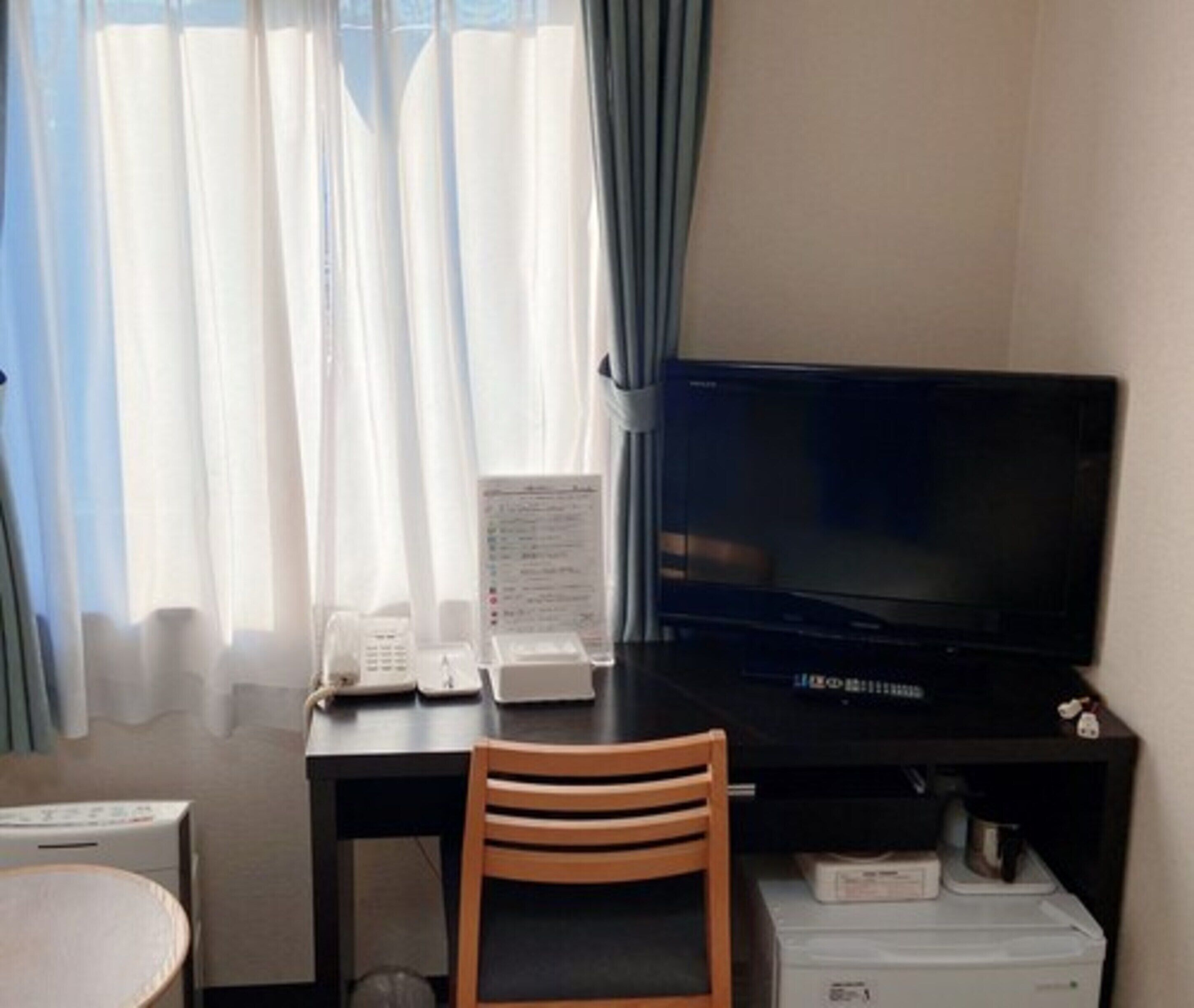 Desk, free WiFi, bed sheets