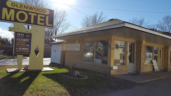 Glenwood Motel and Cottages